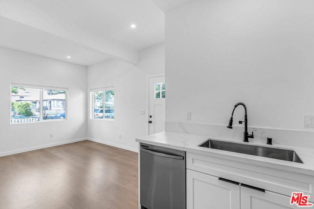 1536 11th ST #A, Santa Monica, CA 90401