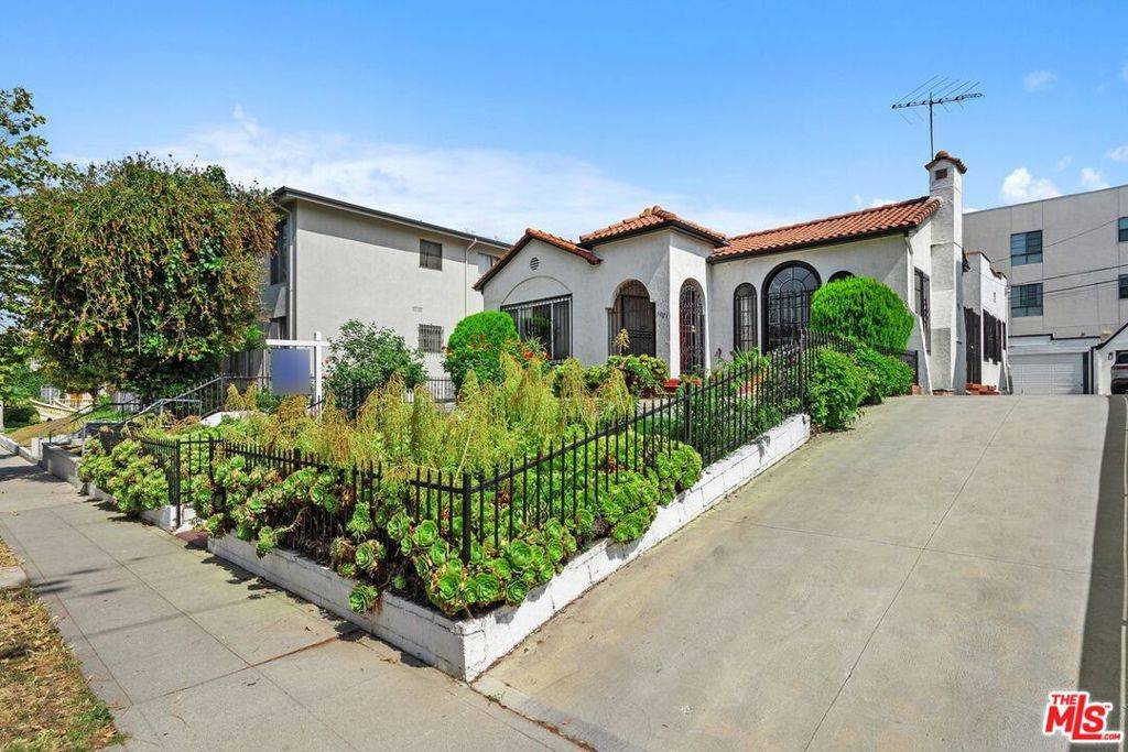 Los Angeles, CA 90004,5021 Elmwood AVE