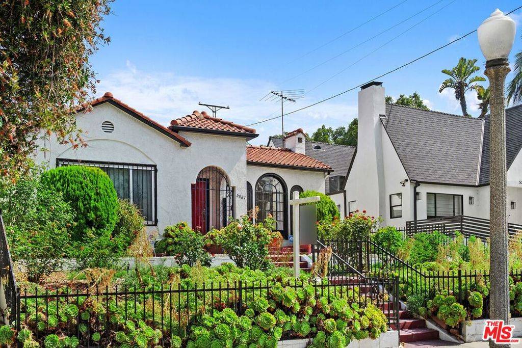 Los Angeles, CA 90004,5021 Elmwood AVE