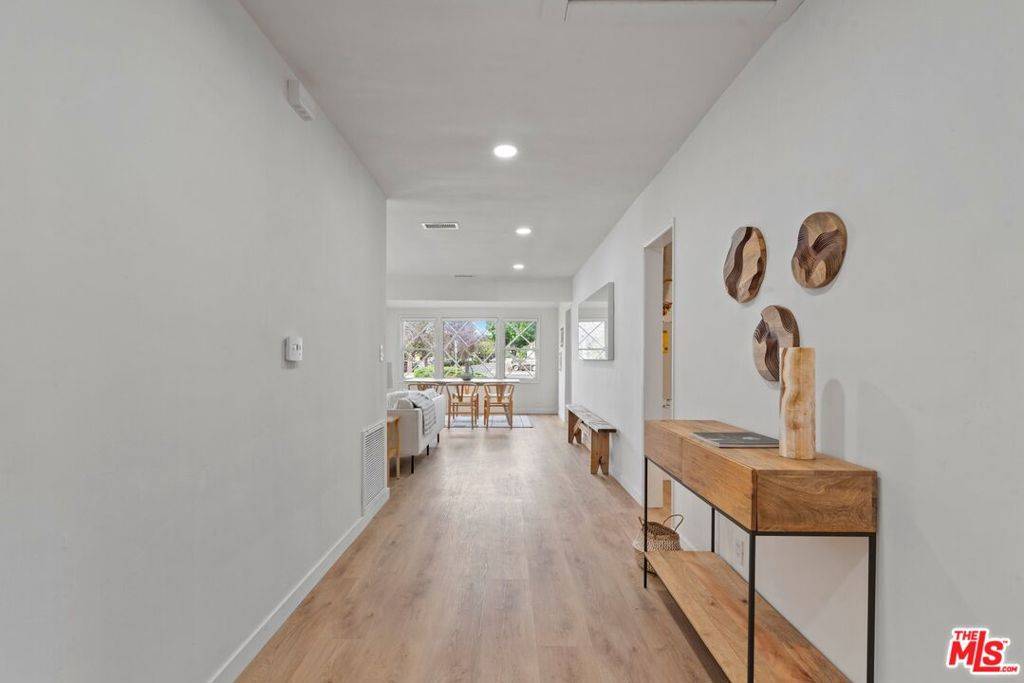 Los Angeles, CA 90066,4222 Corinth AVE