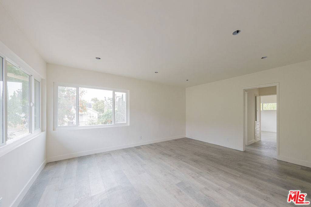 10039 Haines Canyon AVE #D, Tujunga, CA 91042
