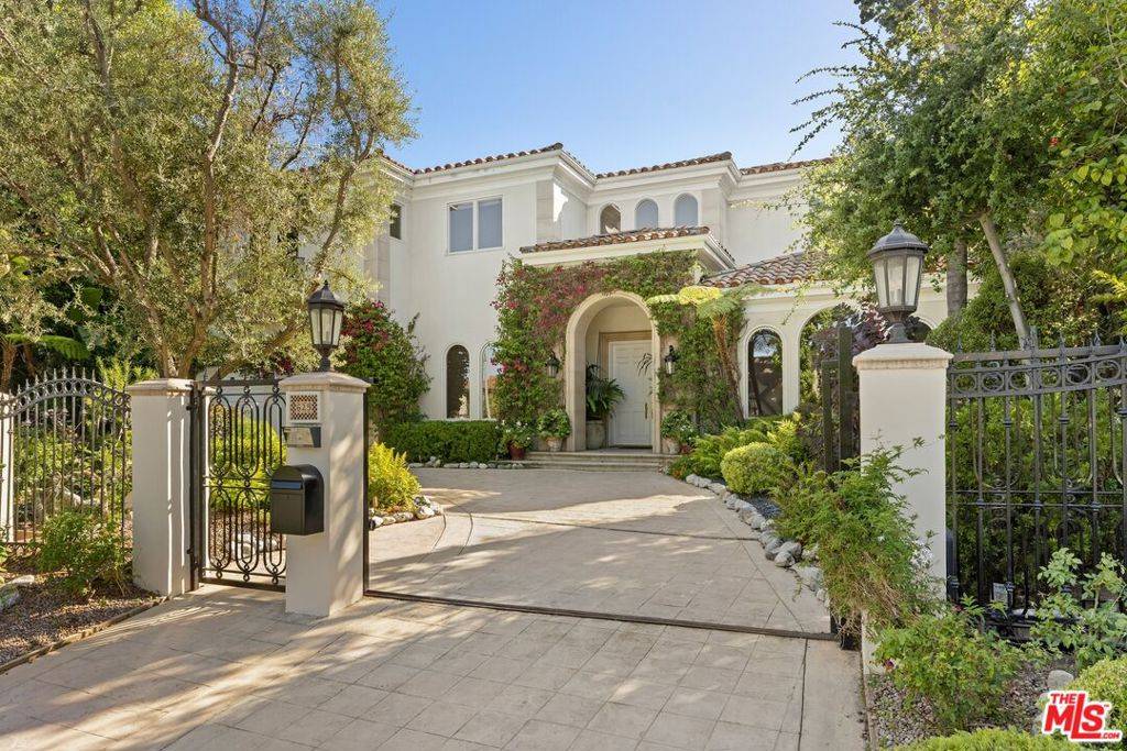 625 Foothill RD, Beverly Hills, CA 90210