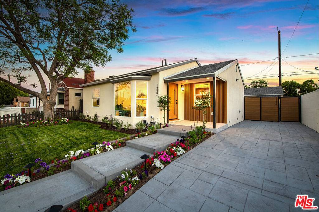 1237 N Whitnall HWY, Burbank, CA 91505