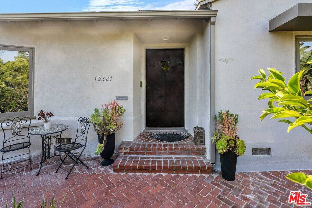 Los Angeles, CA 90024,10321 Rochester AVE