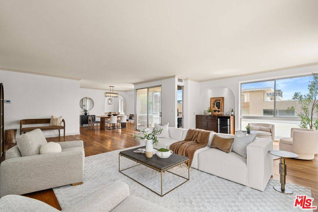 Beverly Hills, CA 90210,318 N Maple DR #406