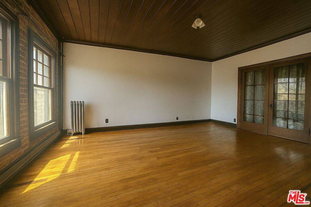 Los Angeles, CA 90006,2121 James M Wood BLVD #315