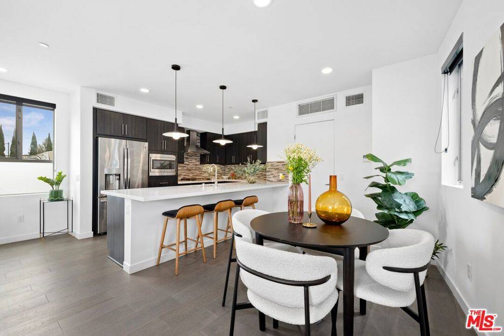 Los Angeles, CA 90068,1923 N Gower ST
