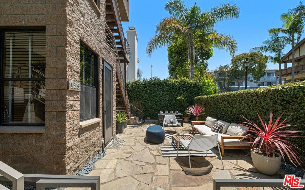 Marina Del Rey, CA 90292,135 Outrigger MALL
