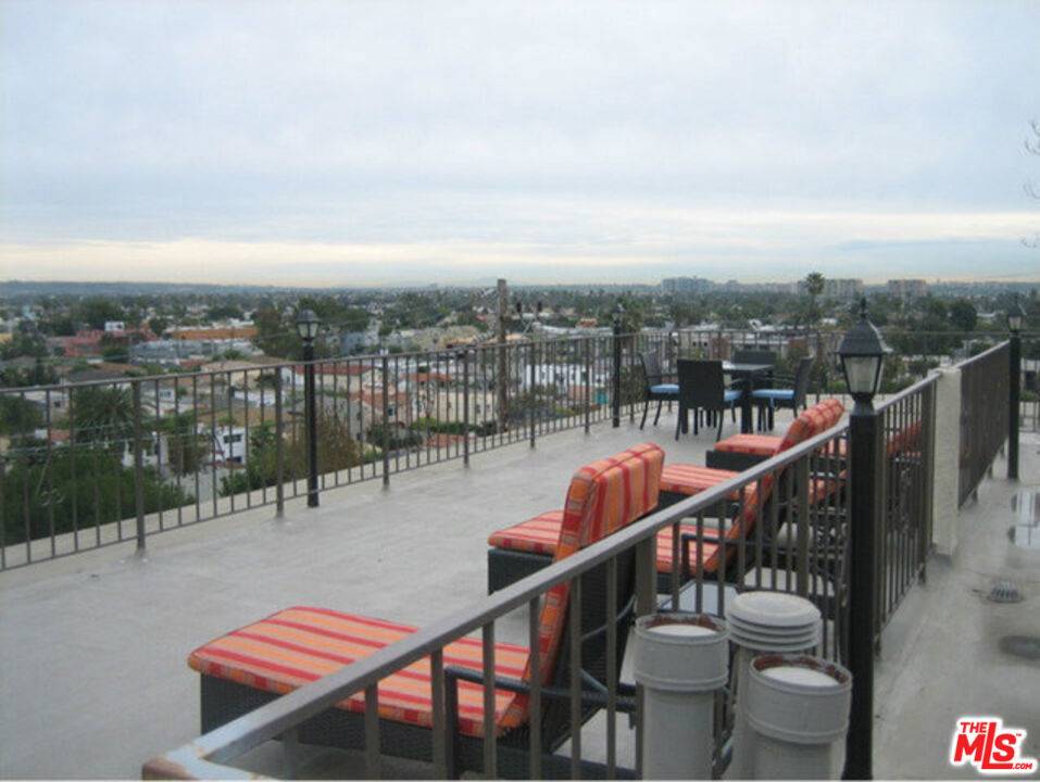 Santa Monica, CA 90405,3111 4th ST #218