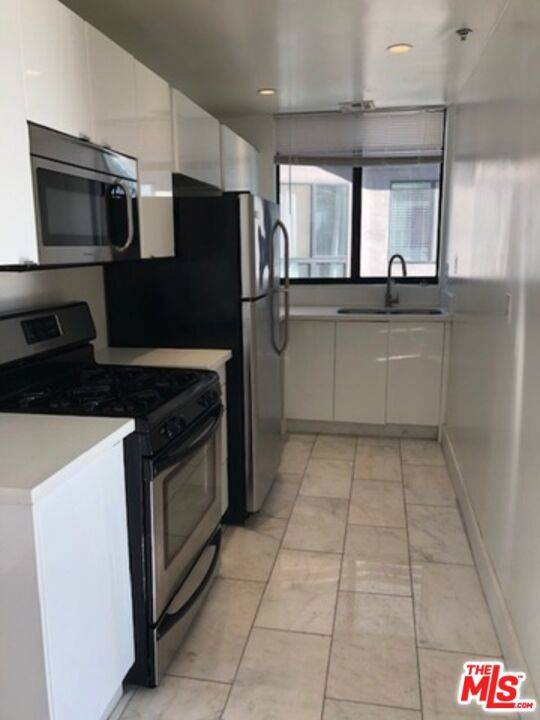 West Hollywood, CA 90048,8811 Burton WAY #511