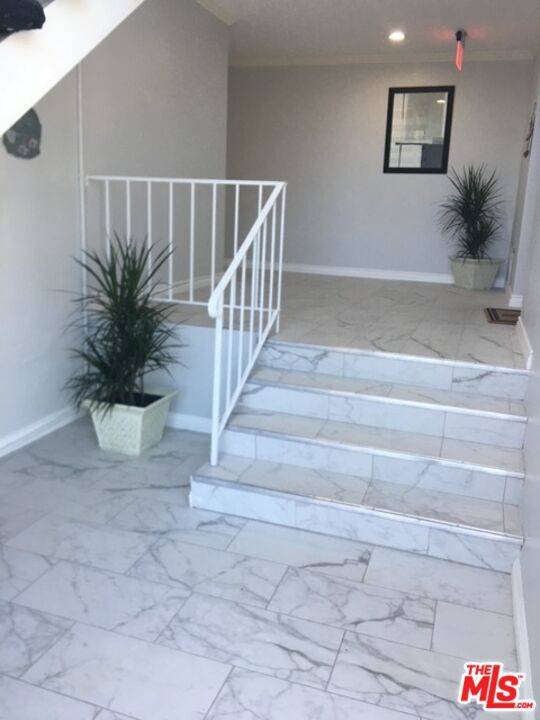 Los Angeles, CA 90049,12205 GORHAM AVE #8