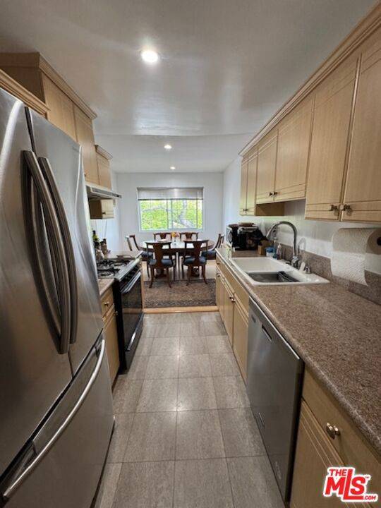Los Angeles, CA 90049,12205 GORHAM AVE #8