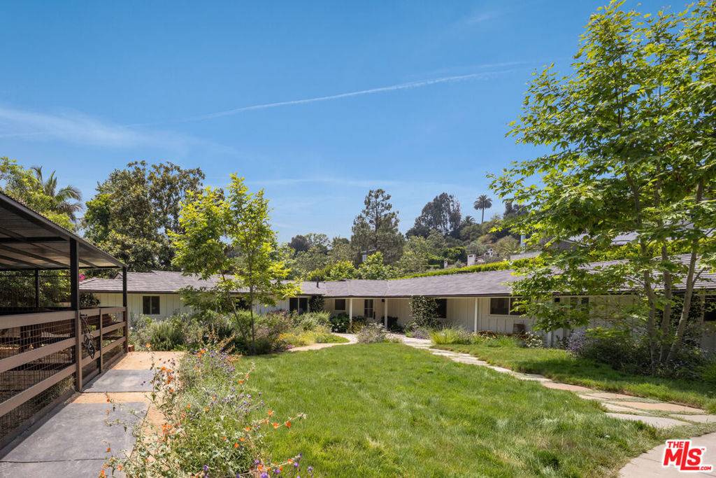 Los Angeles, CA 90049,13214 Riviera Ranch RD