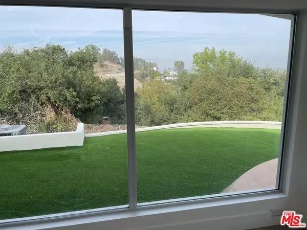 Woodland Hills, CA 91364,5026 Medina RD
