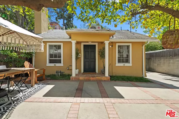 Los Angeles, CA 90068,2516 Glen Green ST