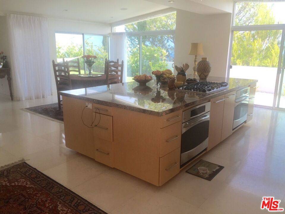 Malibu, CA 90265,3440 Shoreheights DR