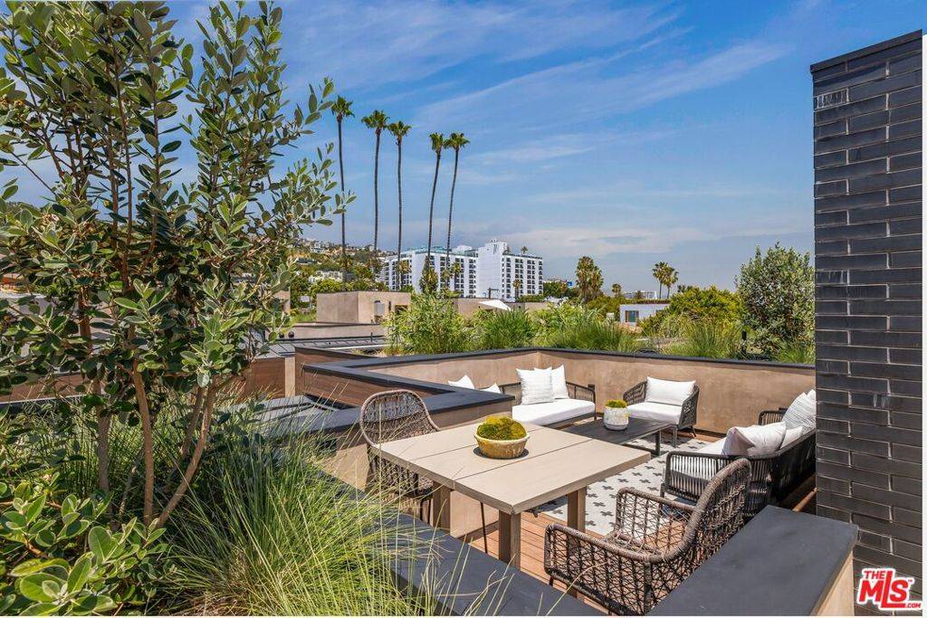 919 1/2 Hilldale AVE, West Hollywood, CA 90069