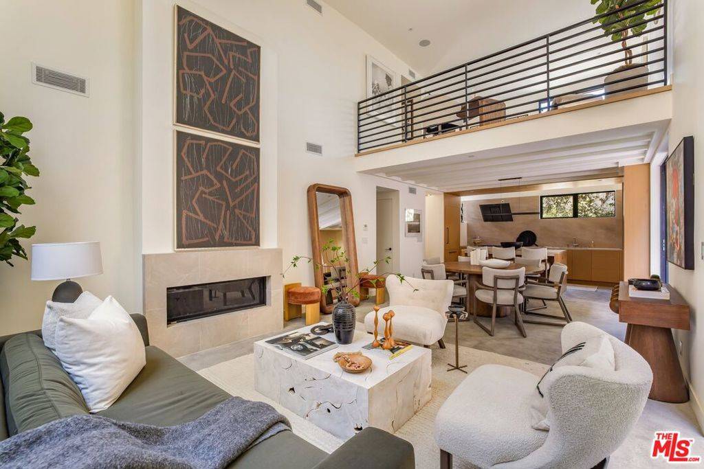 West Hollywood, CA 90069,919 1/2 Hilldale AVE