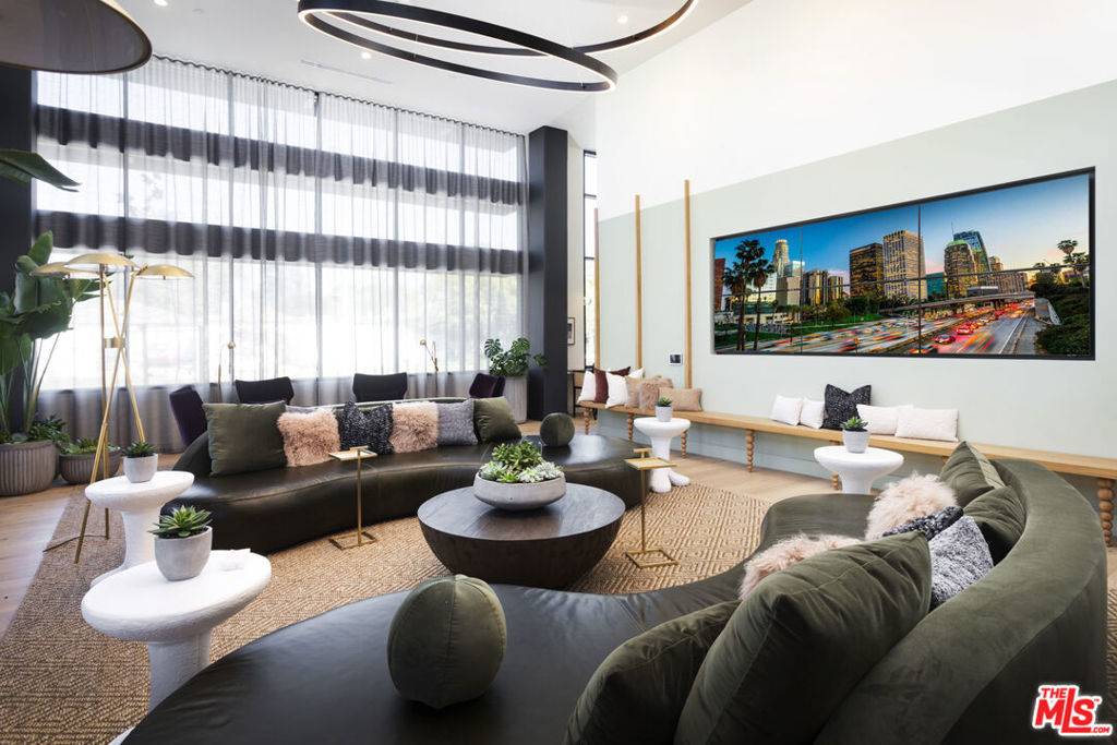 North Hollywood, CA 91606,11950 Erwin Street ST #327