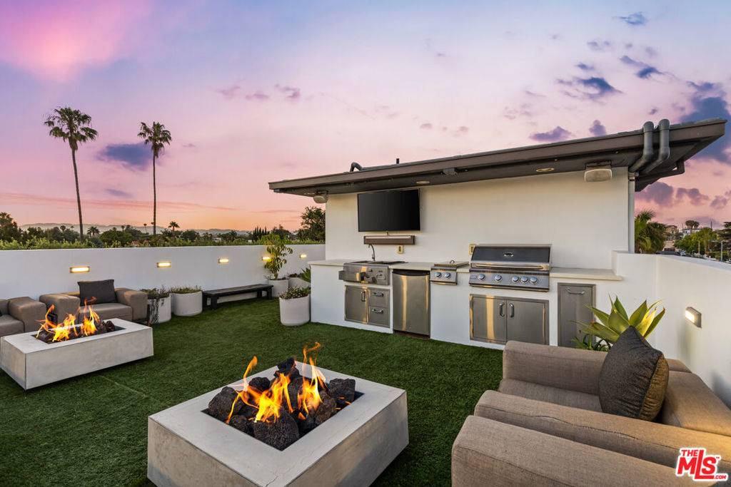 Marina Del Rey, CA 90292,3159 Thatcher AVE