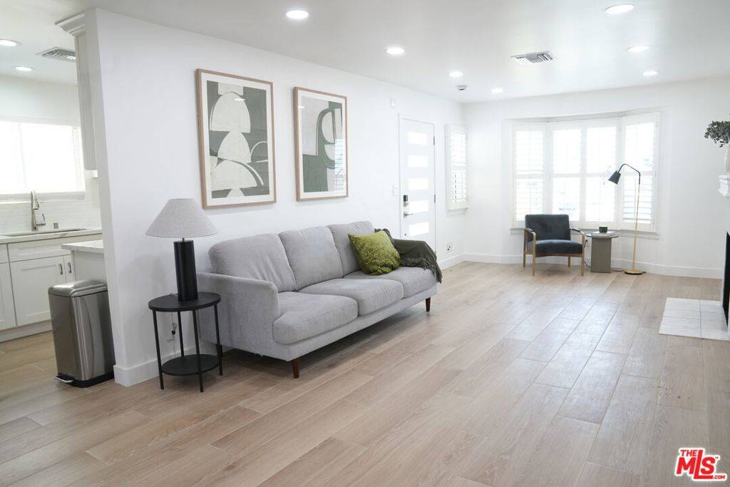 Los Angeles, CA 90043,4243 W 58th PL