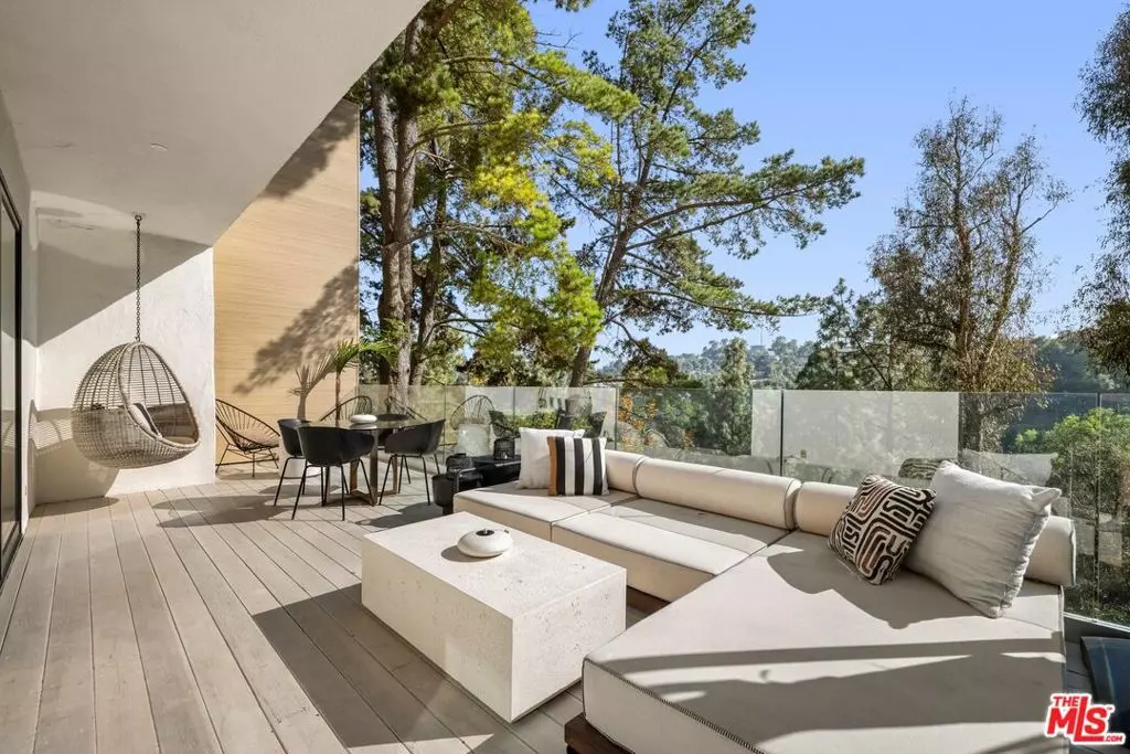 Los Angeles, CA 90046,8583 Skyline DR