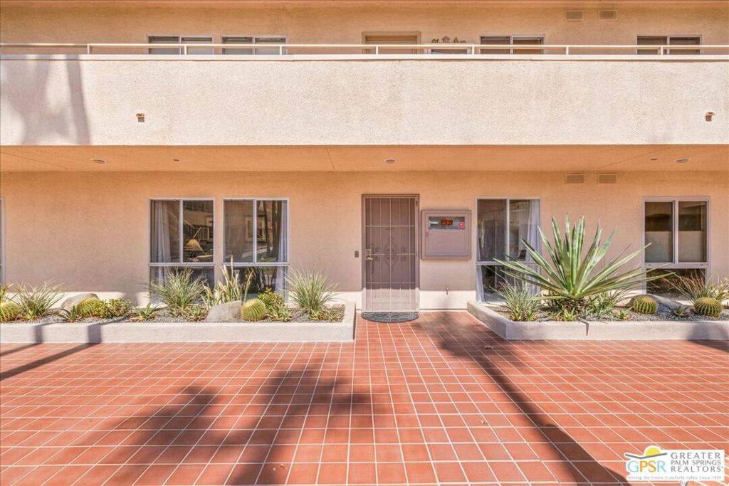 277 E Alejo RD #102, Palm Springs, CA 92262