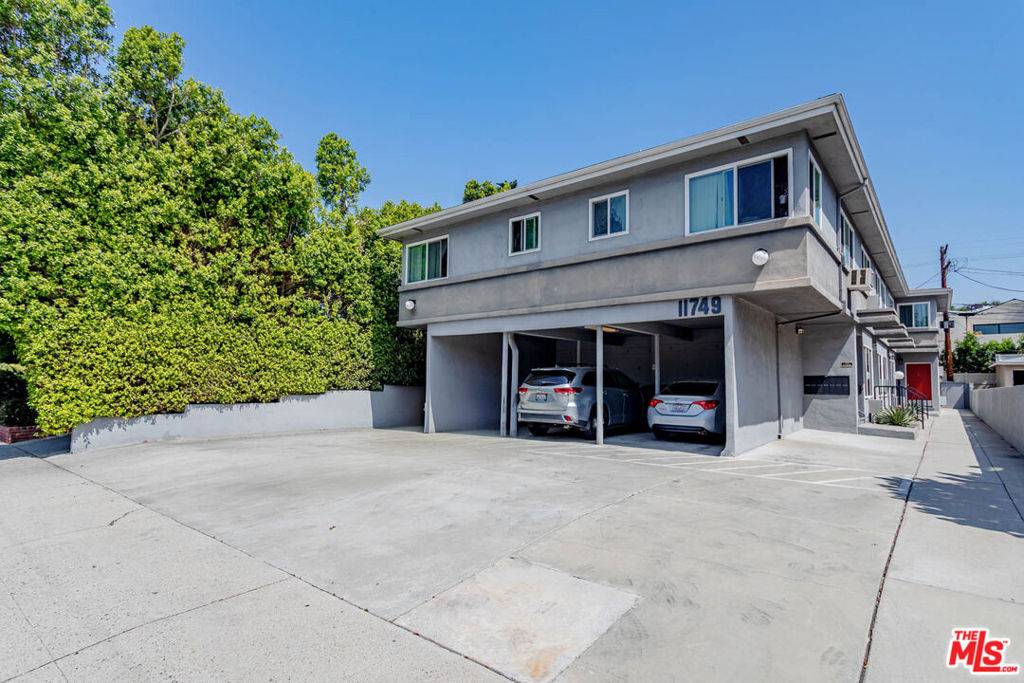 11749 Riverside DR #3, Valley Village, CA 91607
