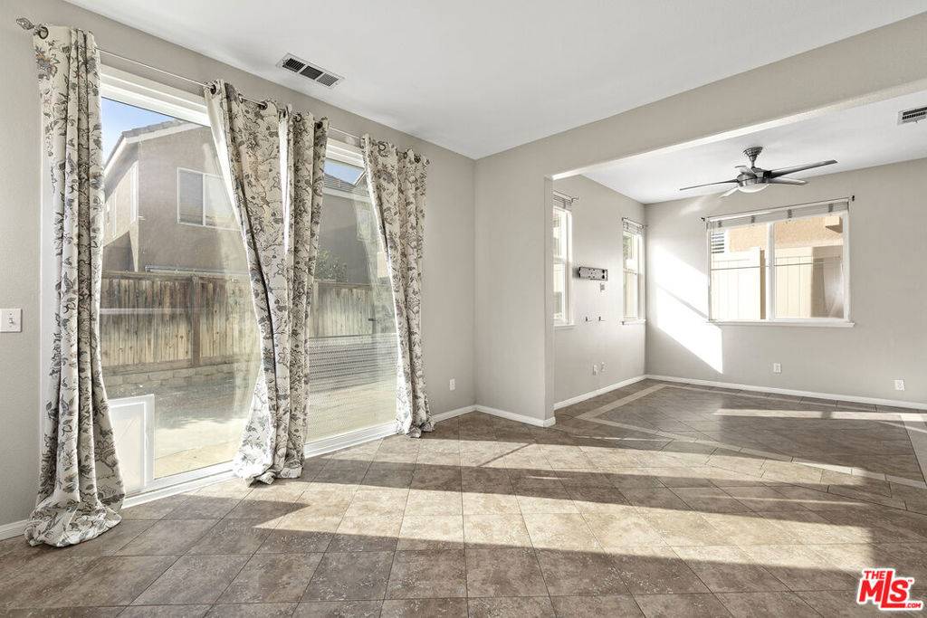 Castaic, CA 91384,30319 Cedar Oak LN