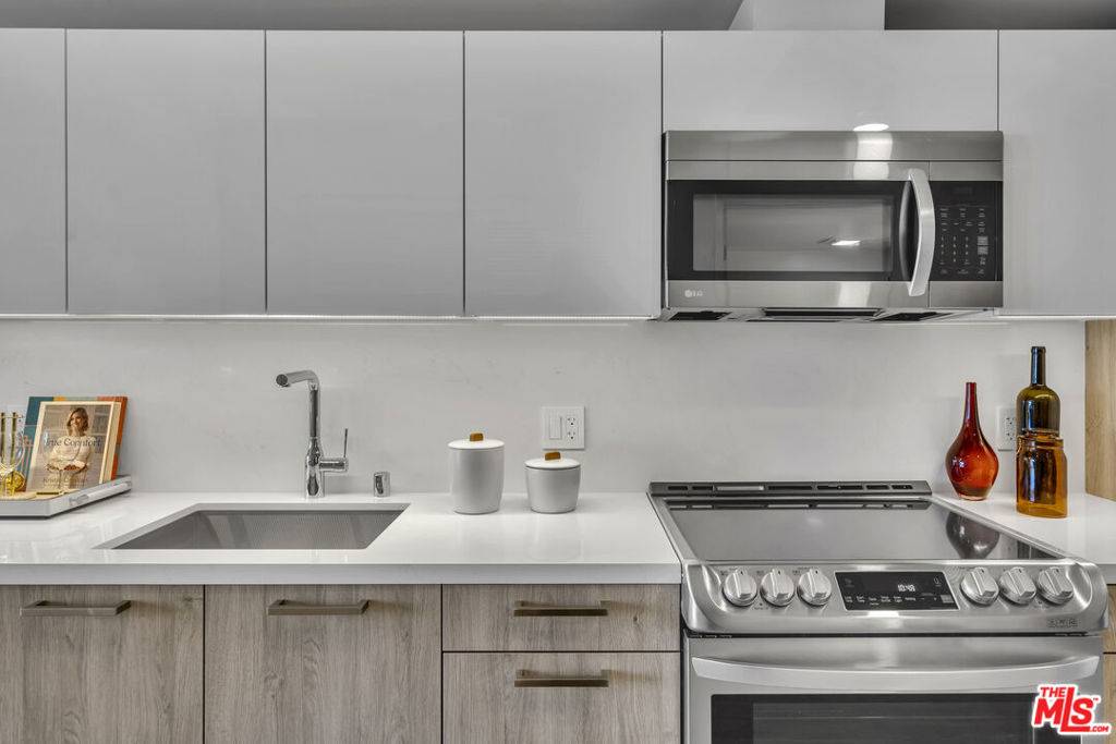 Los Angeles, CA 90005,2801 Sunset PL #263