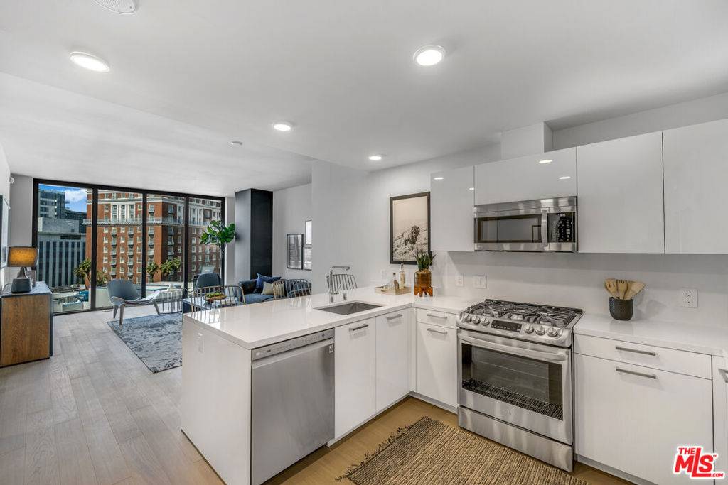 Los Angeles, CA 90005,2801 Sunset PL #249