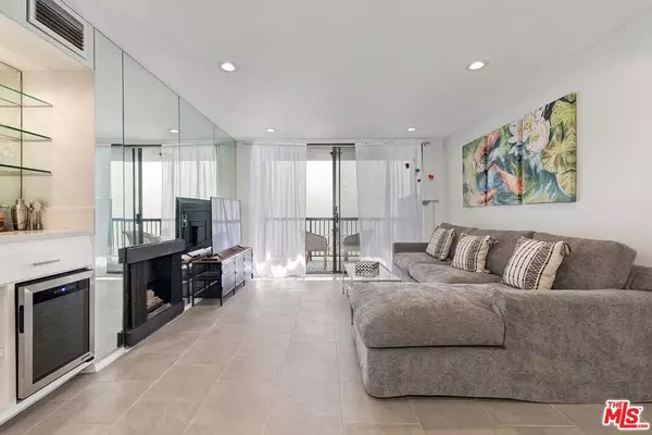 West Hollywood, CA 90069,906 N Doheny DR #418