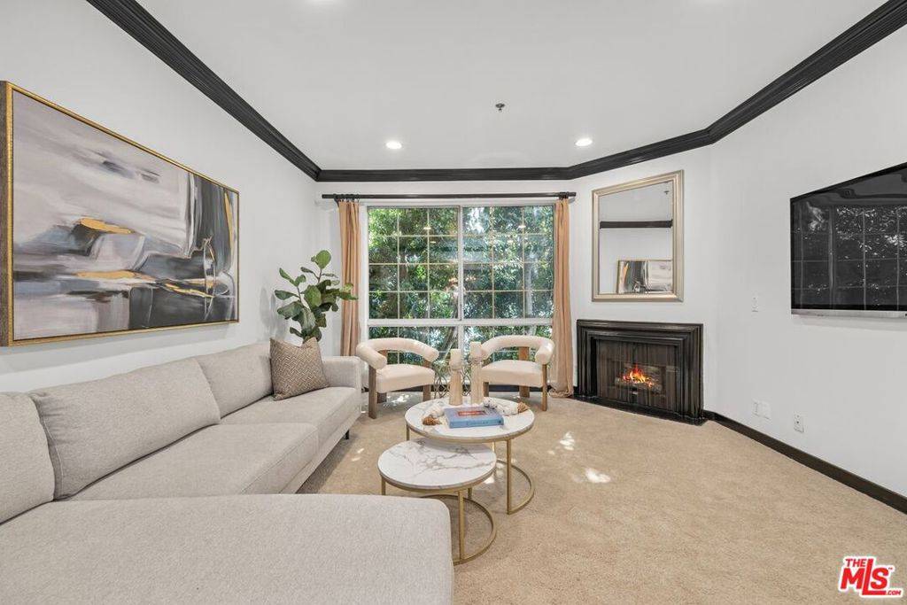 585 N Rossmore AVE #409, Los Angeles, CA 90004