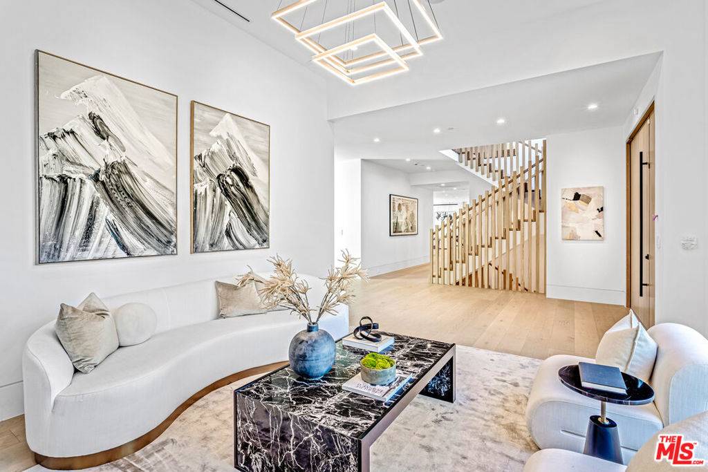 Encino, CA 91316,17228 Otsego ST
