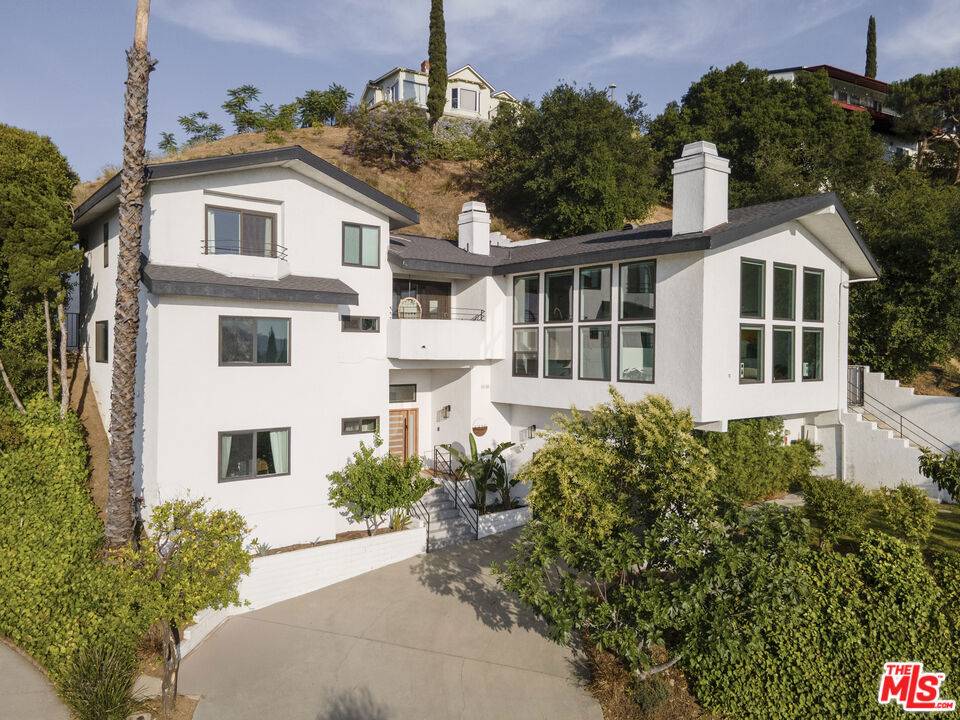 1320 Romulus DR, Glendale, CA 91205
