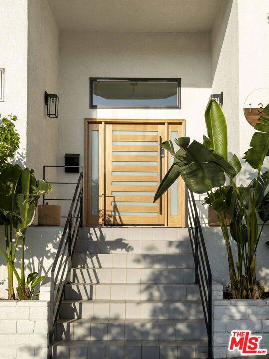 Glendale, CA 91205,1320 Romulus DR