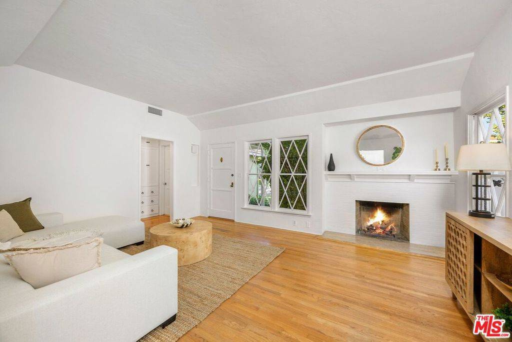 Sherman Oaks, CA 91423,4311 Greenbush AVE