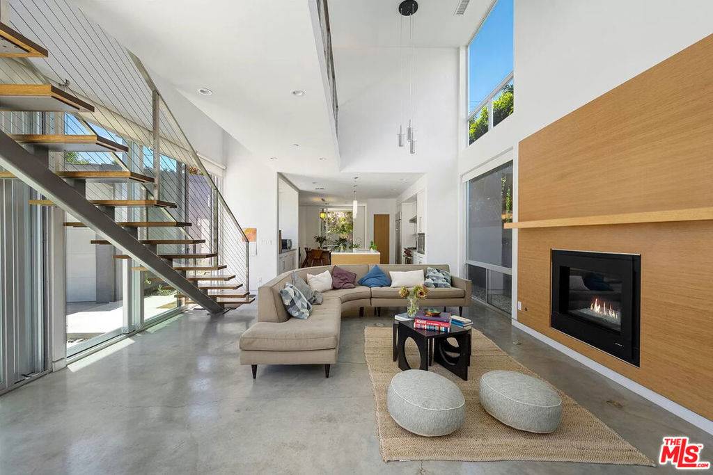 547 Huntley DR, West Hollywood, CA 90048