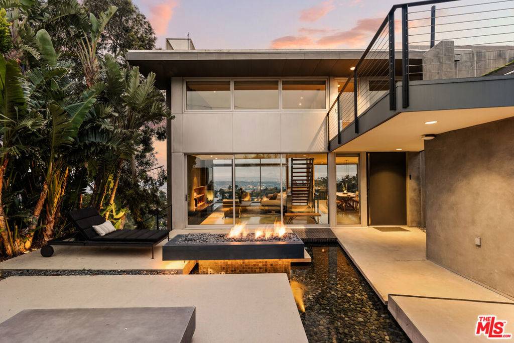 8300 Rugby PL, Los Angeles, CA 90046