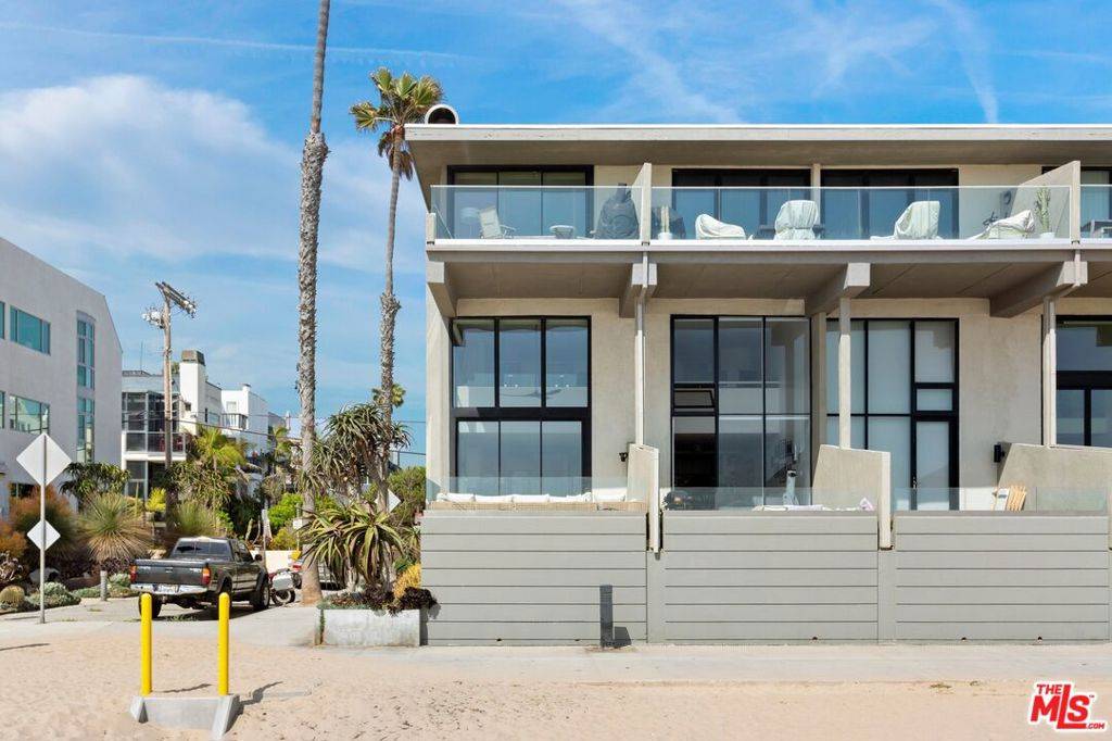 Marina Del Rey, CA 90292,6 Voyage ST #101