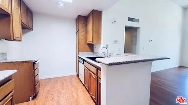 Los Angeles, CA 90042,4499 Via Marisol #303