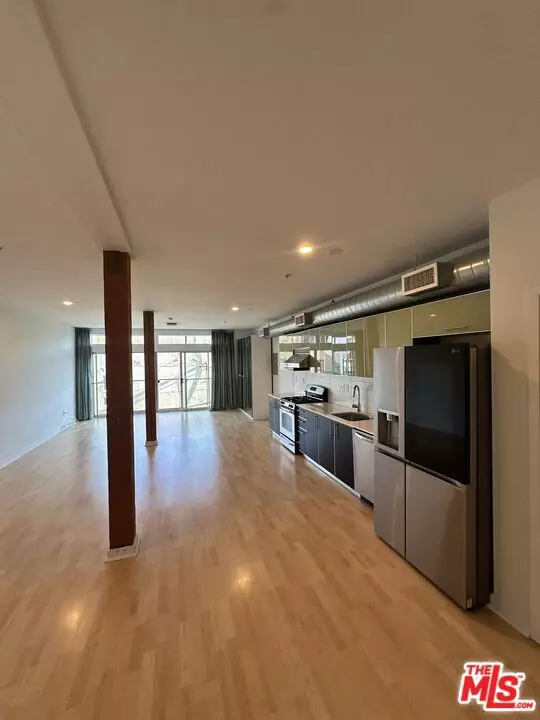 Marina Del Rey, CA 90292,4215 Glencoe AVE #207