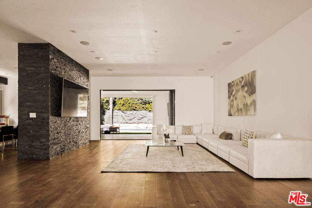 Encino, CA 91436,5062 Woodley AVE