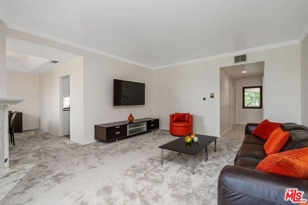 Los Angeles, CA 90024,1375 Kelton AVE #402