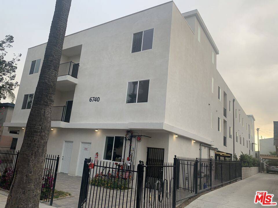 Los Angeles, CA 90043,6740 Brynhurst AVE