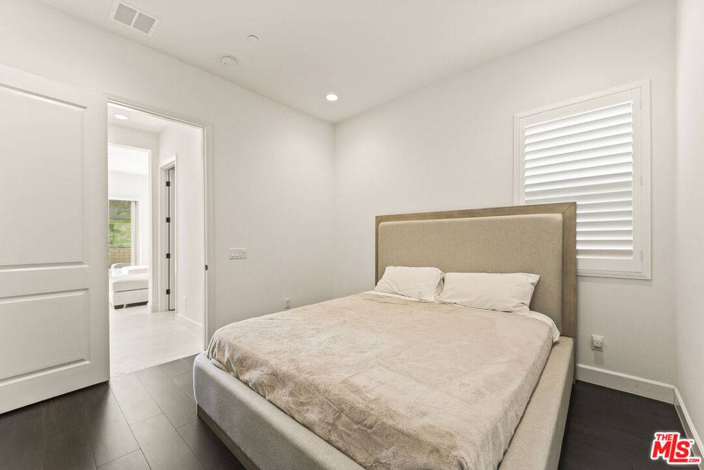 Chatsworth, CA 91311,11767 Toyon DR