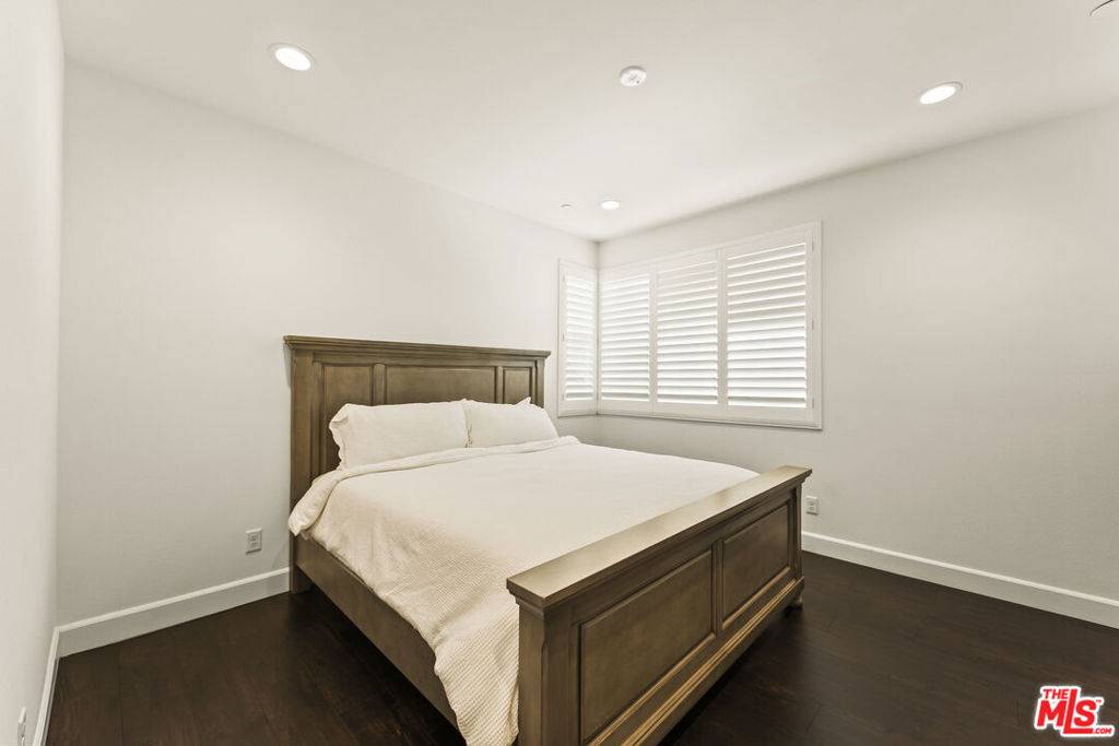Chatsworth, CA 91311,11767 Toyon DR