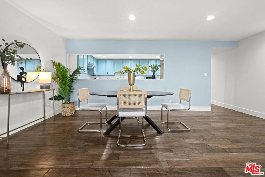 Marina Del Rey, CA 90292,20 Ironsides ST #8