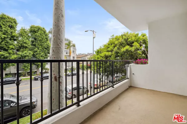 Los Angeles, CA 90049,11687 Montana AVE #101