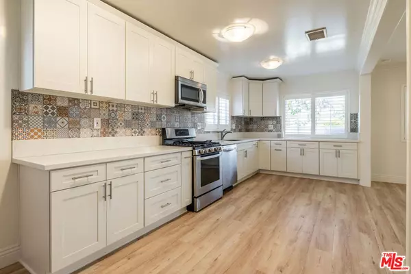 Los Angeles, CA 90036,445 S Mansfield AVE